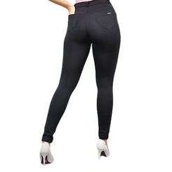Calça Feminina K2b Legging Preta Talisata com Cintura Alta e Bolsos Traseiros