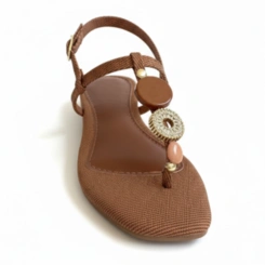 Sandália Rasteira Feminina com Detalhes Decorativos