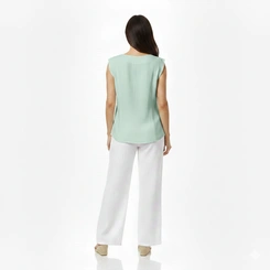 Blusa Feminina com Botão Decote V