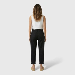Calça Feminina em Sarja com Cinto