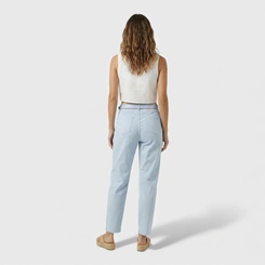 Calça Feminina em Sarja com Cinto