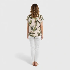 Blusa Feminina Estampada Com Detalhe Nos Ombros