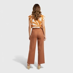 Blusa Feminina Estampada Com Detalhe Nos Ombros