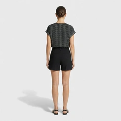 Blusa Feminina Estampada Com Detalhe Nos Ombros