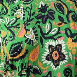 Blusa Feminina Estampada Com Detalhe Nos Ombros