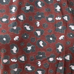 Blusa Feminina Estampada Com Detalhe Nos Ombros