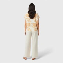 Blusa Feminina Estampada Com Detalhe Nos Ombros
