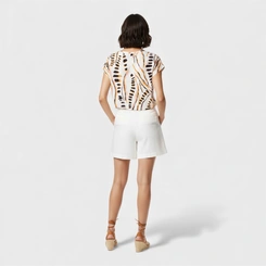 Blusa Feminina Estampada Com Detalhe Nos Ombros