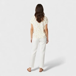 Blusa Feminina Estampada Com Detalhe Nos Ombros