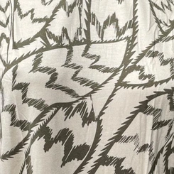 Blusa Feminina Estampada Com Detalhe Nos Ombros