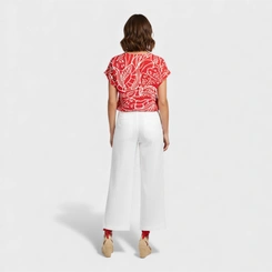 Blusa Feminina Estampada Com Detalhe Nos Ombros