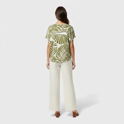 Blusa Feminina Estampada Com Detalhe Nos Ombros