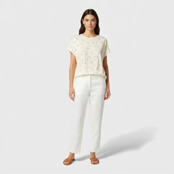 Blusa Feminina Estampada Com Detalhe Nos Ombros