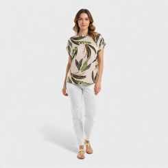 Blusa Feminina Estampada Com Detalhe Nos Ombros