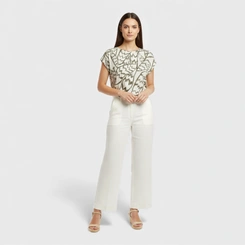 Blusa Feminina Estampada Com Detalhe Nos Ombros