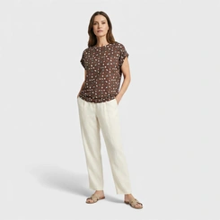 Blusa Feminina Estampada Com Detalhe Nos Ombros