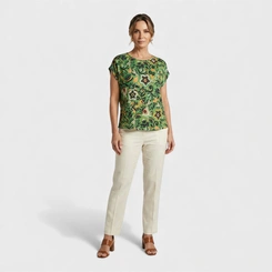 Blusa Feminina Estampada Com Detalhe Nos Ombros