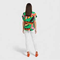Blusa Feminina Estampada Com Detalhe Nos Ombros