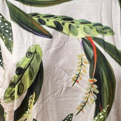 Blusa Feminina Estampada Com Detalhe Nos Ombros