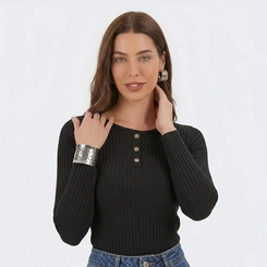 Blusa Feminina Canelada Manga Longa E Decote Com Botões