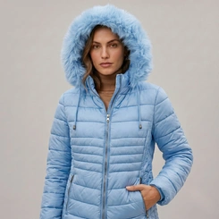 Jaqueta Puffer Feminina Com Capuz Peluciado E Detalhe Lateral Trançado