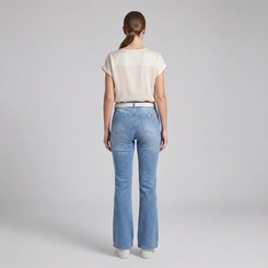 Calça Jeans Feminina Boot Cut Flare Cintura Alta Com Cinto
