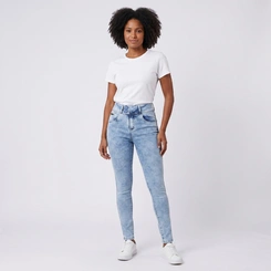 Calça Jeans Feminina Estonada Com Botão Duplo