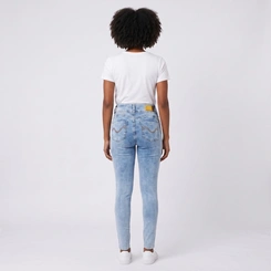 Calça Jeans Feminina Estonada Com Botão Duplo