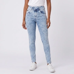 Calça Jeans Feminina Estonada Com Botão Duplo