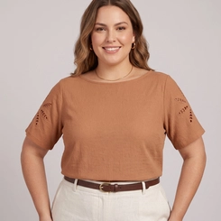 Blusa Feminina Plus Size Com Detalhes Na Manga Secret